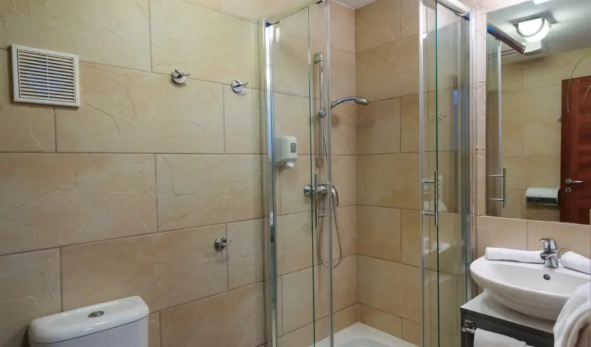 Hotel Yacht Wellness & Business Si�fok - M�rcius 15. - teljes el�refizet�ssel