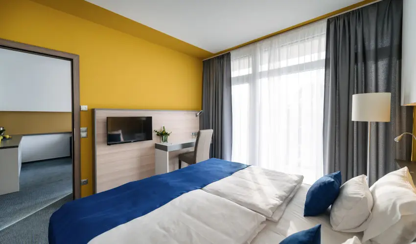 Hotel Yacht Wellness & Business Si�fok - M�rcius 15. - teljes el�refizet�ssel