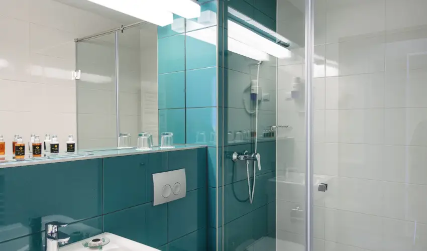Hotel Yacht Wellness & Business Si�fok - M�rcius 15. - teljes el�refizet�ssel