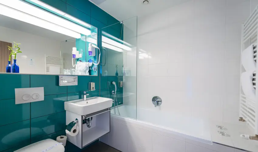 Hotel Yacht Wellness & Business Si�fok - M�rcius 15. - teljes el�refizet�ssel