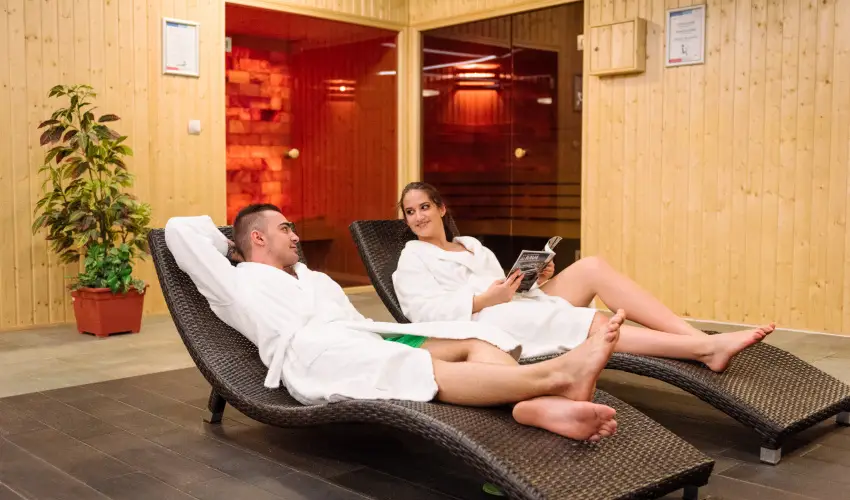Hotel Yacht Wellness & Business Si�fok - M�rcius 15. - teljes el�refizet�ssel