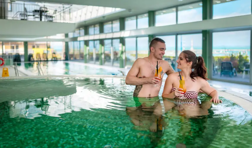 Hotel Yacht Wellness & Business Si�fok - M�rcius 15. - teljes el�refizet�ssel
