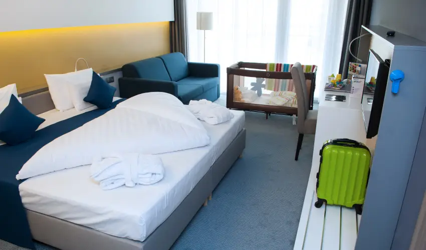 Hotel Yacht Wellness & Business Si�fok - M�rcius 15. - teljes el�refizet�ssel