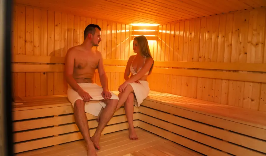 Hotel Yacht Wellness & Business Si�fok - M�rcius 15. - teljes el�refizet�ssel