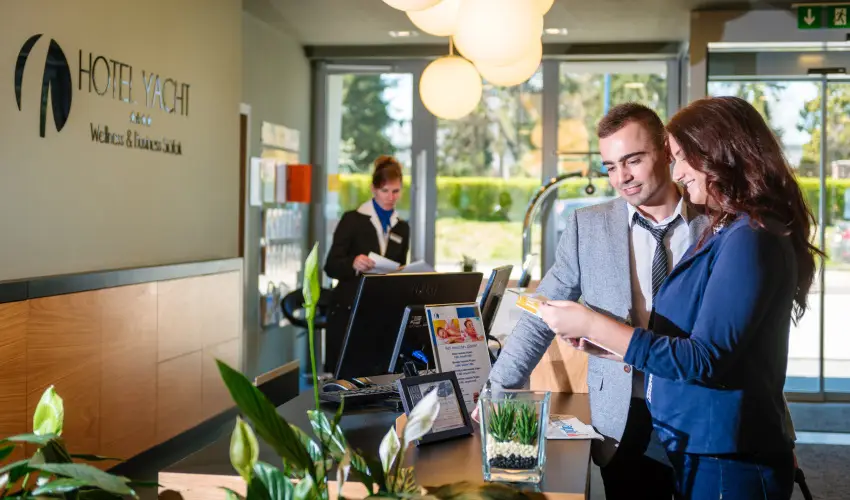 Hotel Yacht Wellness & Business Si�fok - M�rcius 15. - teljes el�refizet�ssel