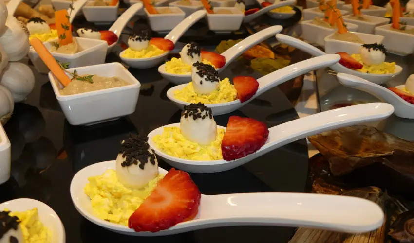 Hotel Yacht Wellness & Business Si�fok - M�rcius 15. - teljes el�refizet�ssel