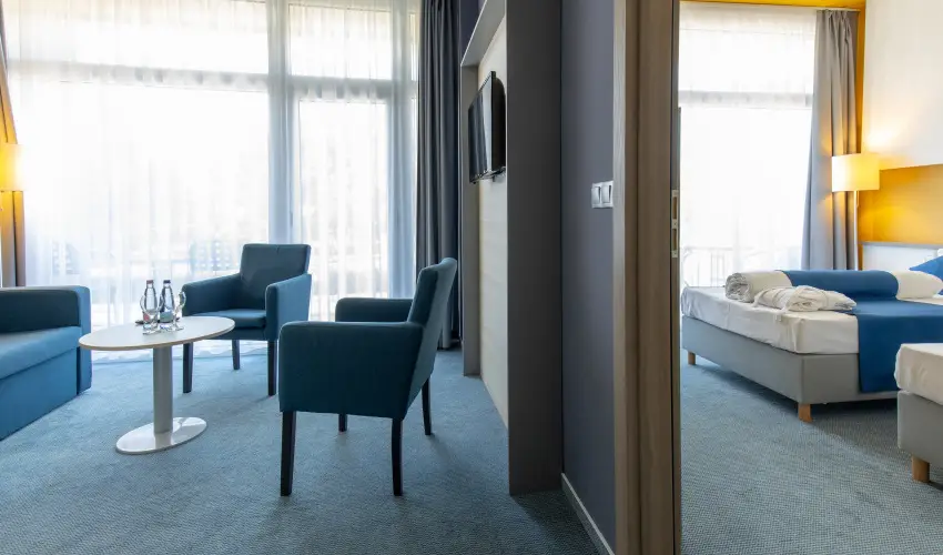 Hotel Yacht Wellness & Business Si�fok - M�rcius 15. - teljes el�refizet�ssel