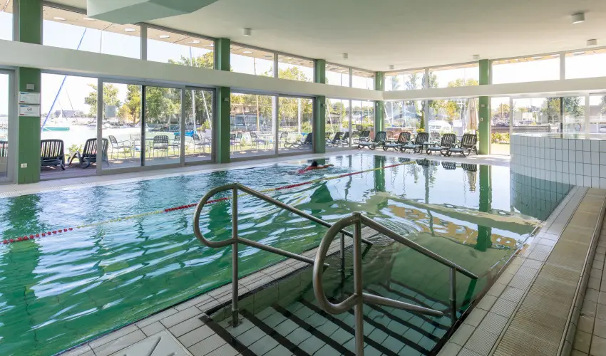 Hotel Yacht Wellness & Business Si�fok - M�rcius 15. - teljes el�refizet�ssel