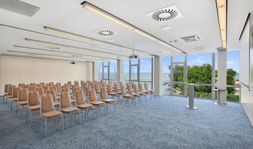 Hotel Yacht Wellness & Business Si�fok - M�rcius 15. (min. 2 �j)
