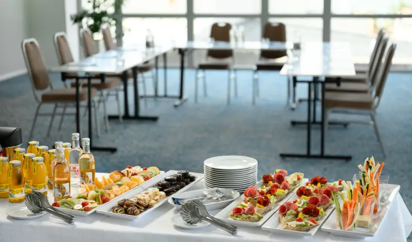 Hotel Yacht Wellness & Business Si�fok - M�rcius 15. (min. 2 �j)