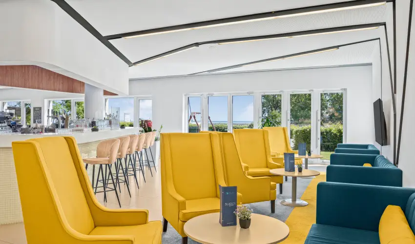 Hotel Yacht Wellness & Business Si�fok - M�rcius 15. (min. 2 �j)
