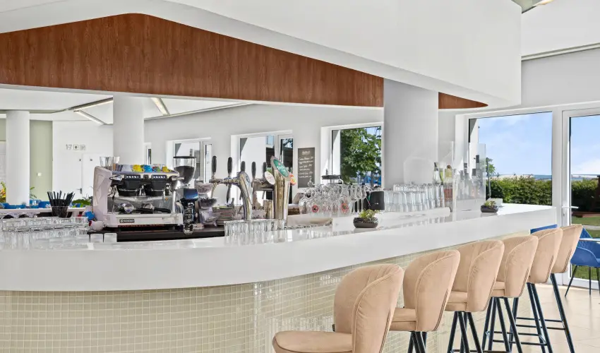 Hotel Yacht Wellness & Business Si�fok - M�rcius 15. (min. 2 �j)