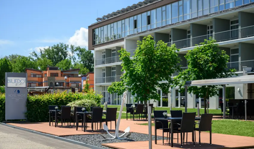 Hotel Yacht Wellness & Business Si�fok - M�rcius 15. (min. 2 �j)