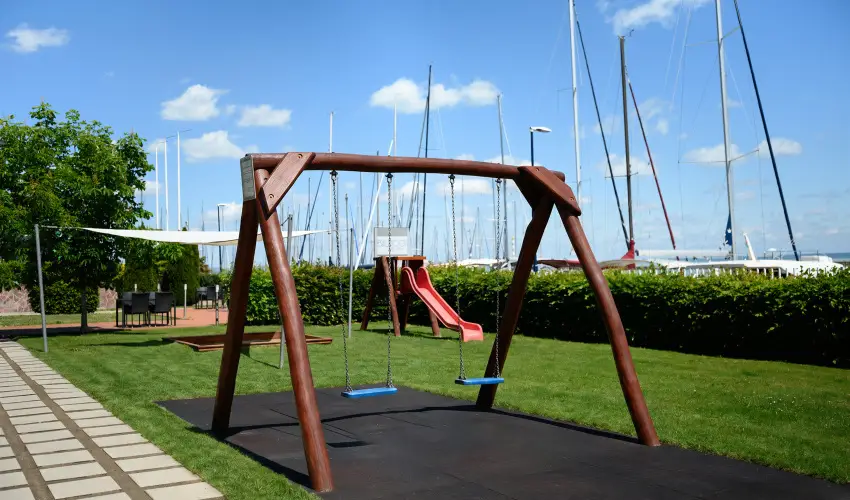 Hotel Yacht Wellness & Business Si�fok - M�rcius 15. (min. 2 �j)