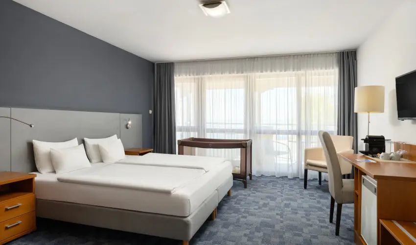 Hotel Yacht Wellness & Business Si�fok - M�rcius 15. (min. 2 �j)