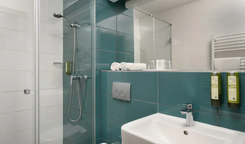 Hotel Yacht Wellness & Business Si�fok - M�rcius 15. (min. 2 �j)