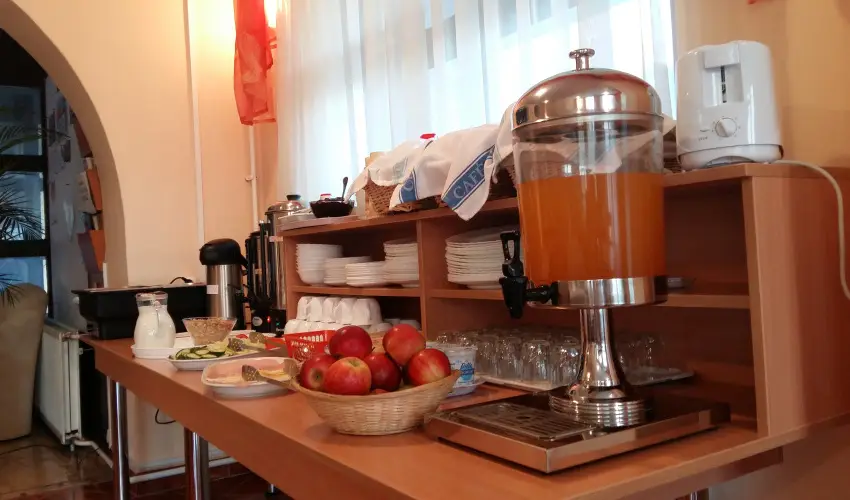 Therm�l Apartmanh�z Kom�rom - M�rcius 15.