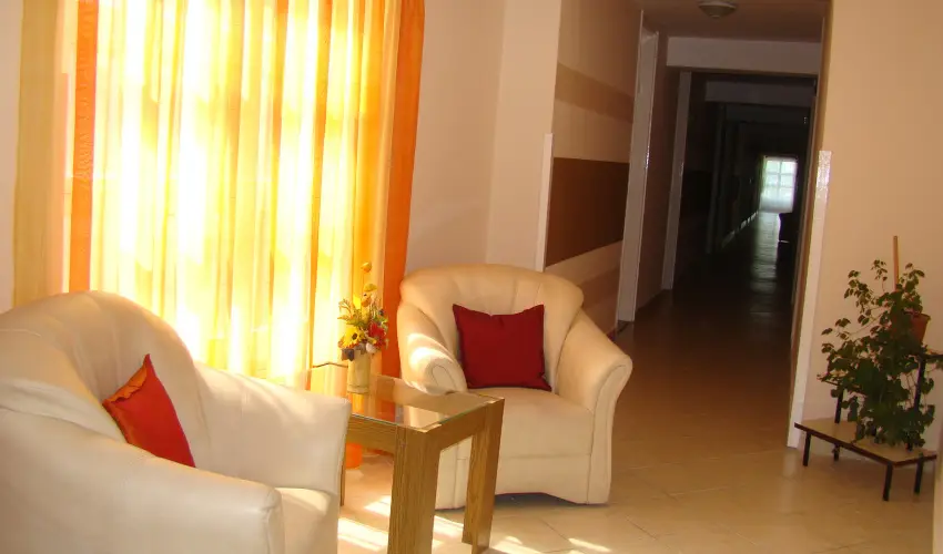 Therm�l Apartmanh�z Kom�rom - M�rcius 15.