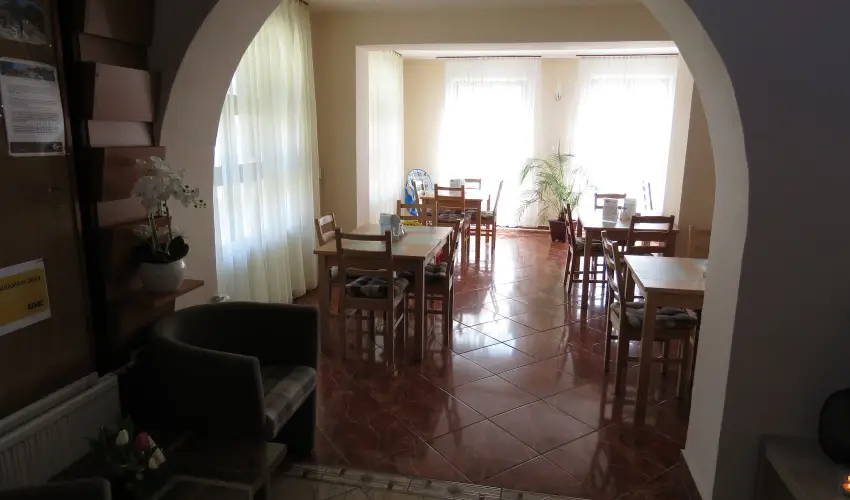 Therm�l Apartmanh�z Kom�rom - M�rcius 15.