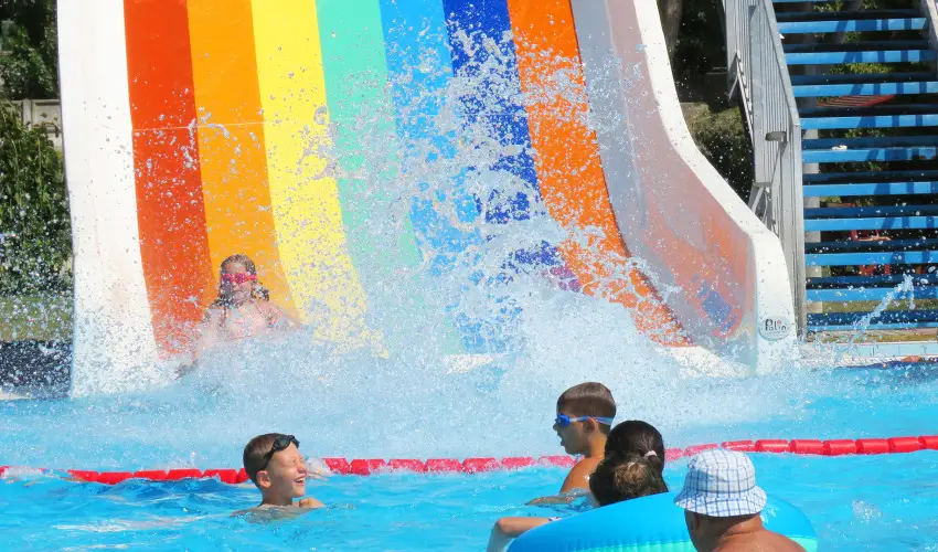 Therm�l Apartmanh�z Kom�rom - M�rcius 15.