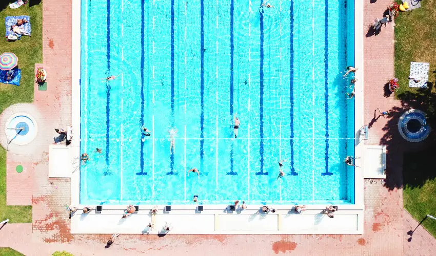 Therm�l Apartmanh�z Kom�rom - M�rcius 15.