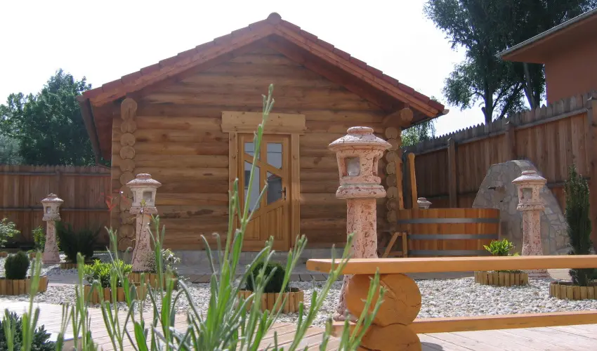 Therm�l Apartmanh�z Kom�rom - M�rcius 15.