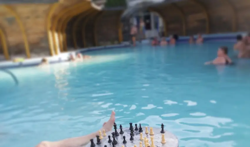 Therm�l Apartmanh�z Kom�rom - M�rcius 15.