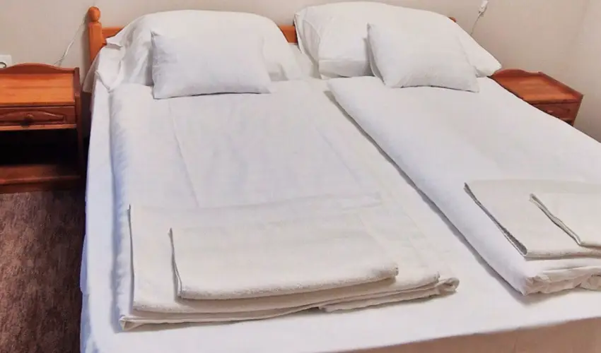 Therm�l Apartmanh�z Kom�rom - M�rcius 15.