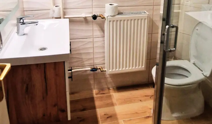 Therm�l Apartmanh�z Kom�rom - M�rcius 15.