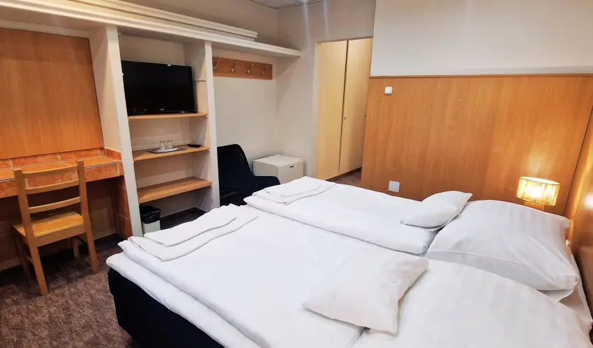 Therm�l Apartmanh�z Kom�rom - M�rcius 15.