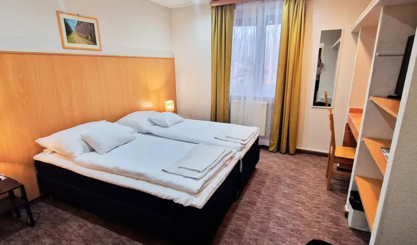 Therm�l Apartmanh�z Kom�rom - M�rcius 15.