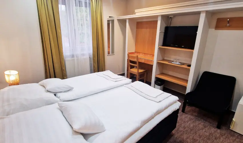 Therm�l Apartmanh�z Kom�rom - M�rcius 15.