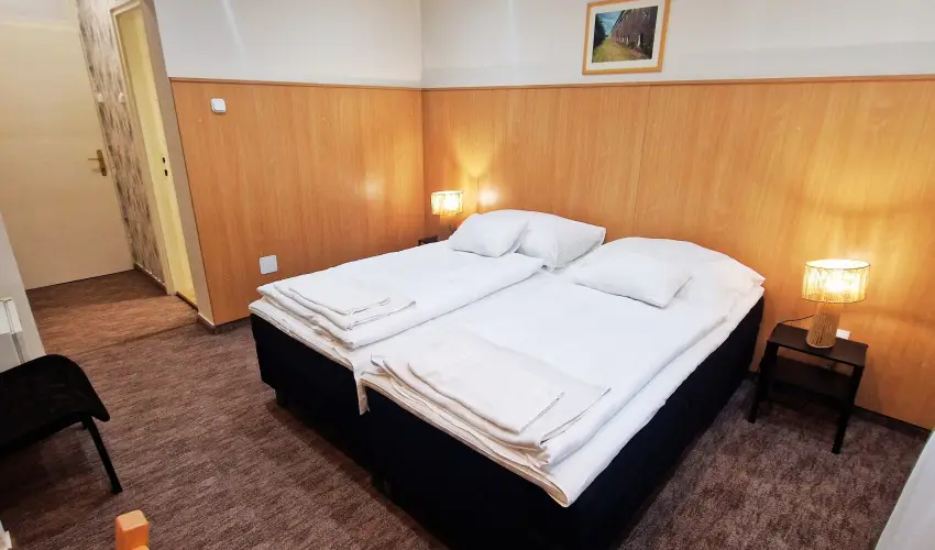 Therm�l Apartmanh�z Kom�rom - M�rcius 15.