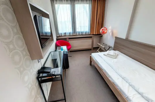 Imola Udvarh�z - M�rcius 15.  (min. 2 �j)