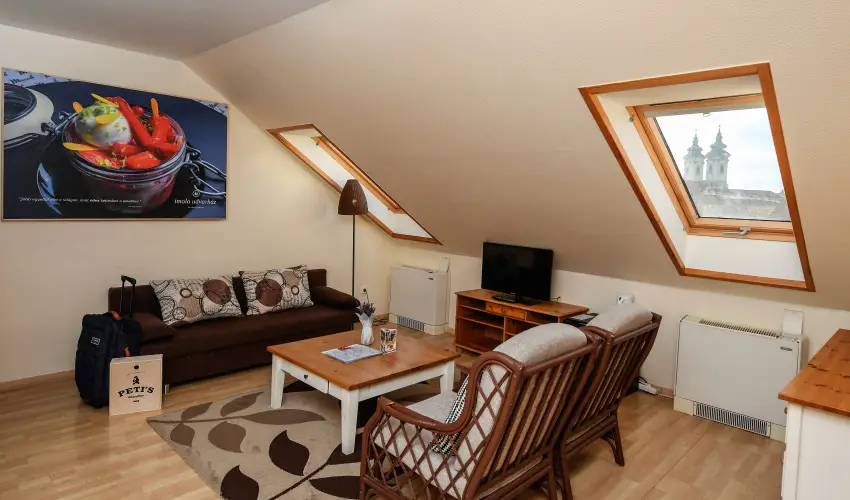 Imola Udvarh�z Eger - M�rcius 15.  (min. 2 �j)