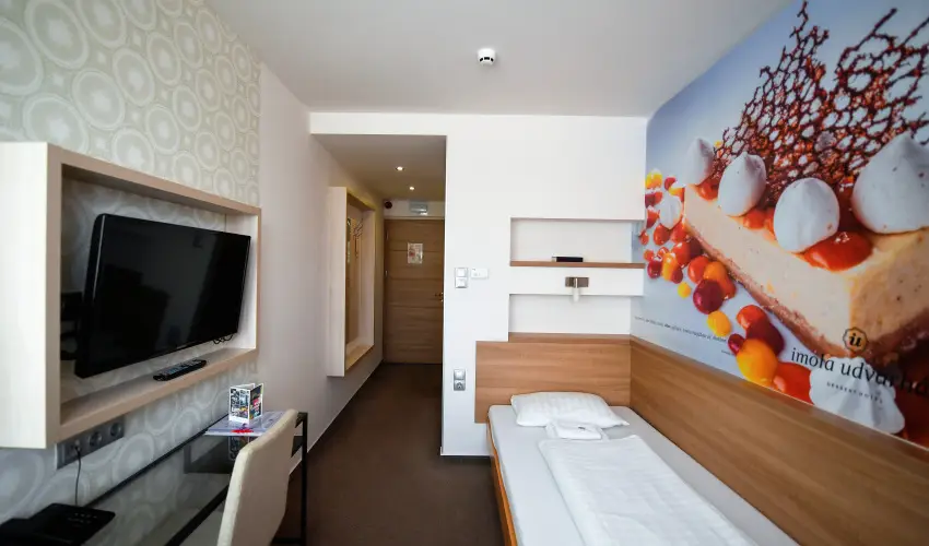 Imola Udvarh�z Eger - M�rcius 15.  (min. 2 �j)