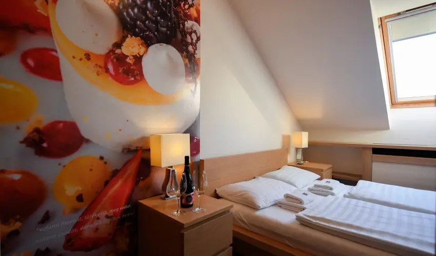 Imola Udvarh�z Eger - M�rcius 15.  (min. 2 �j)