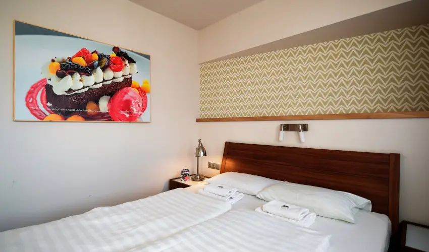 Imola Udvarh�z Eger - M�rcius 15.  (min. 2 �j)