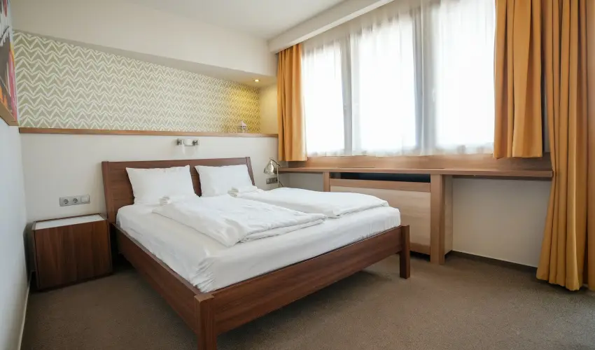 Imola Udvarh�z Eger - M�rcius 15.  (min. 2 �j)