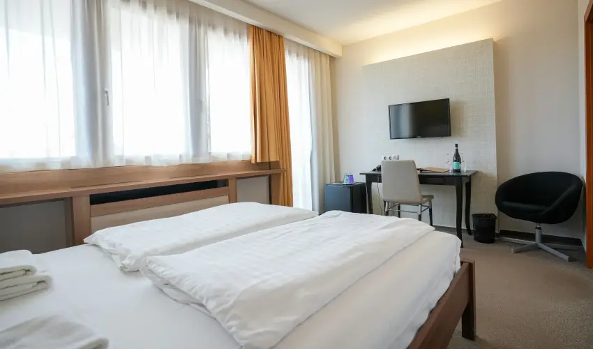 Imola Udvarh�z Eger - M�rcius 15.  (min. 2 �j)