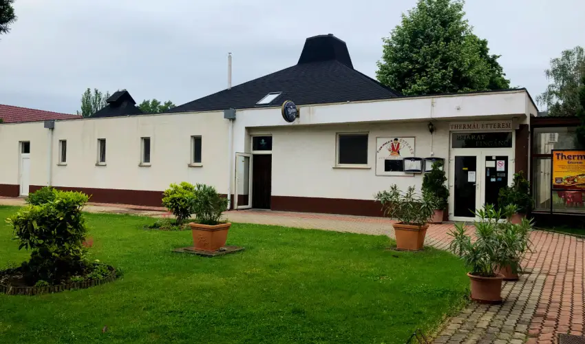 Hotel Imperial Gy�gysz�ll� Kisk�r�s - M�rcius 15.  (min. 2 �j)