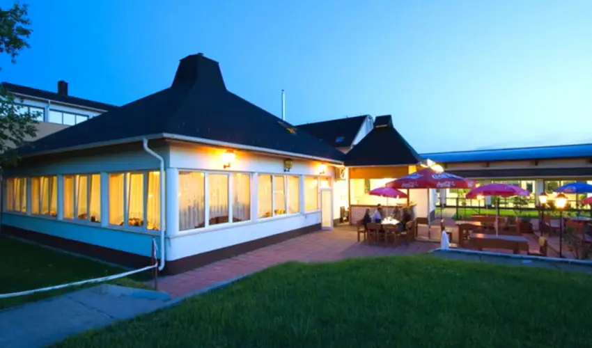 Hotel Imperial Gy�gysz�ll� Kisk�r�s - M�rcius 15.  (min. 2 �j)