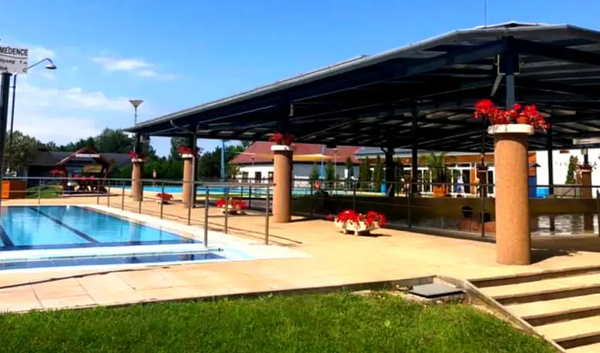 Hotel Imperial Gy�gysz�ll� Kisk�r�s - M�rcius 15.  (min. 2 �j)