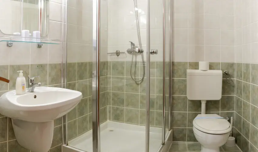 Hotel Imperial Gy�gysz�ll� Kisk�r�s - M�rcius 15.  (min. 2 �j)