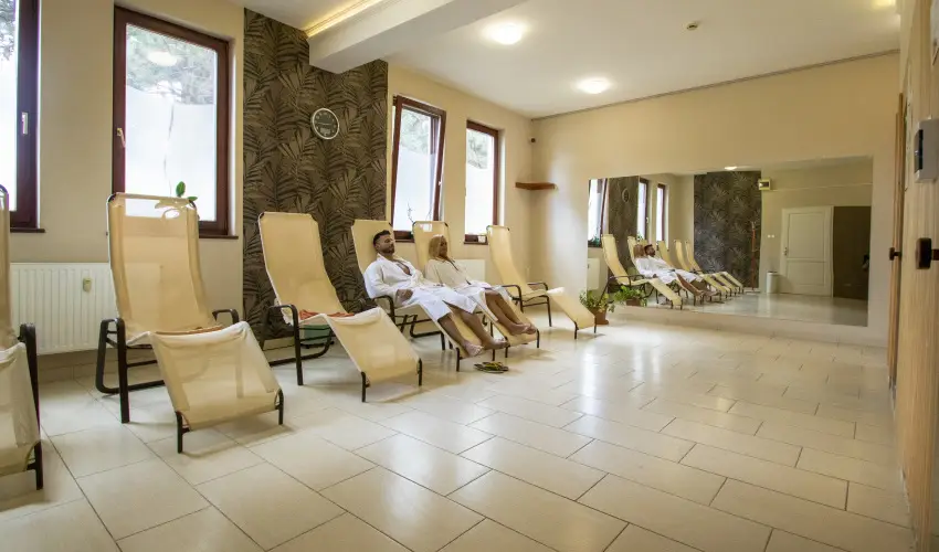Hotel Imperial Gy�gysz�ll� Kisk�r�s - M�rcius 15.  (min. 2 �j)