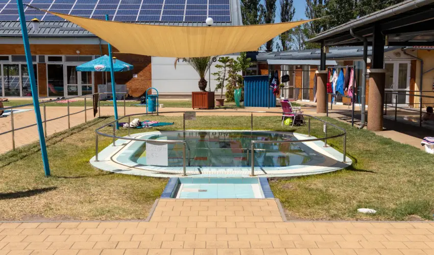 Hotel Imperial Gy�gysz�ll� Kisk�r�s - M�rcius 15.  (min. 2 �j)