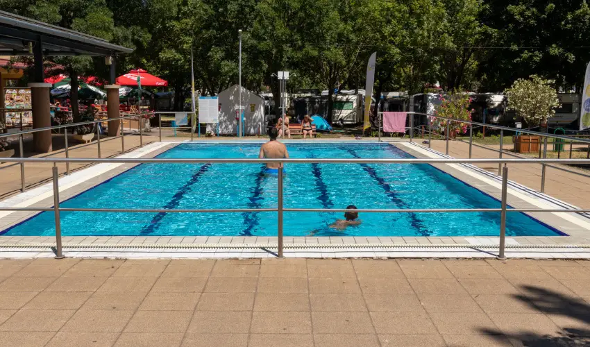 Hotel Imperial Gy�gysz�ll� Kisk�r�s - M�rcius 15.  (min. 2 �j)