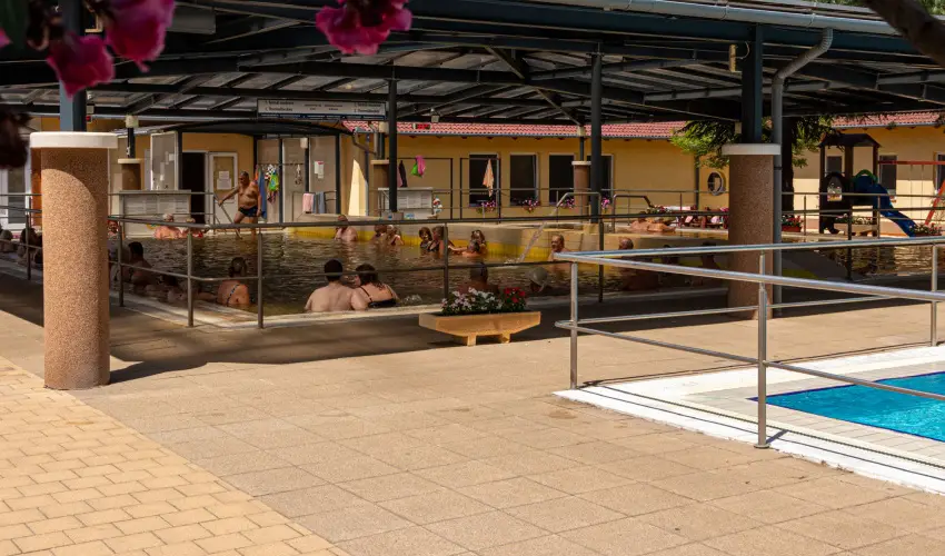 Hotel Imperial Gy�gysz�ll� Kisk�r�s - M�rcius 15.  (min. 2 �j)