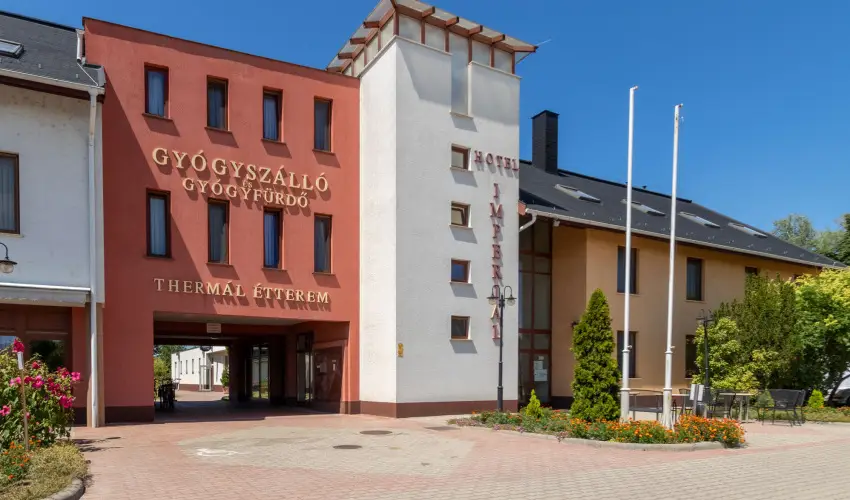 Hotel Imperial Gy�gysz�ll� Kisk�r�s - M�rcius 15.  (min. 2 �j)