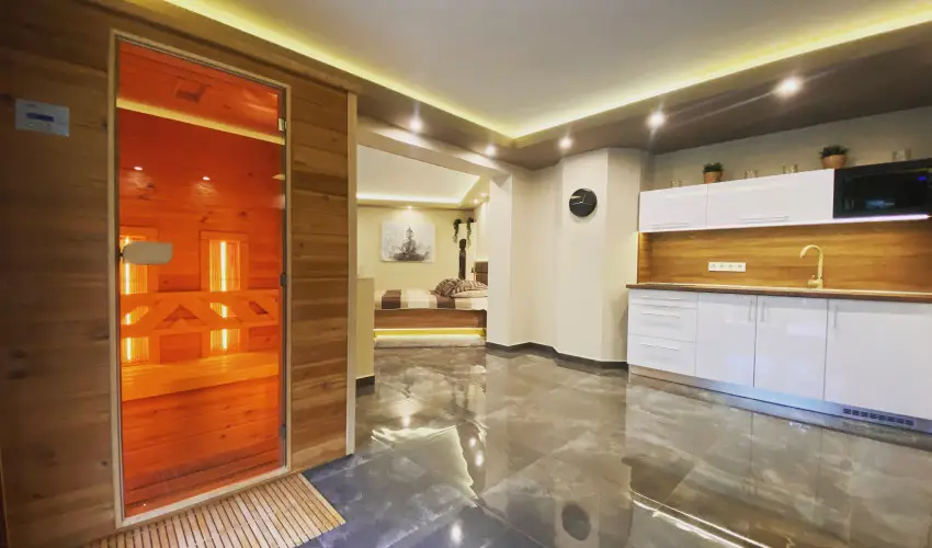 The Jakuzzi Room Miskolctapolca - M�rcius 15.